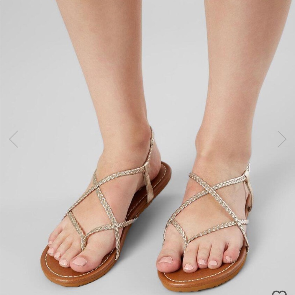 Billabong Crossing Over Gold Sandals NWOT size 7